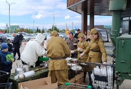 Полевая кухня КП-125 и мотоцикл на празднике Победы 09.05.2025г с.Подстепки